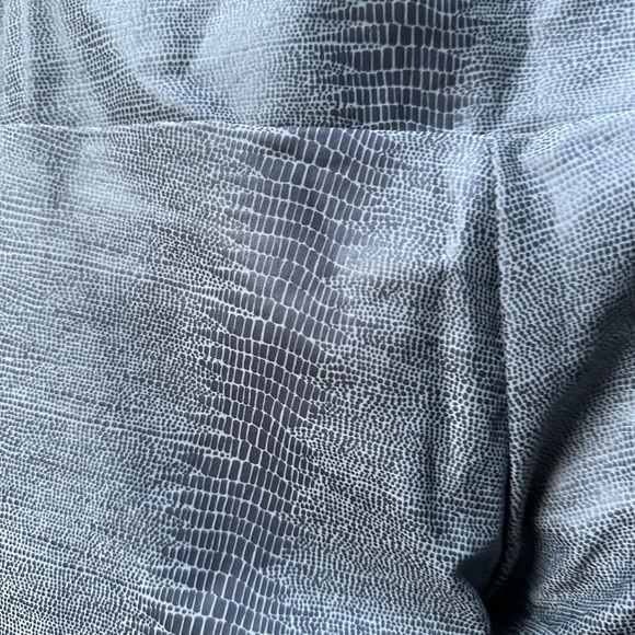 ONSIE ‘flow’ NWT Charcoal Snake 209 Hot Yoga Leggings Size S/M - Picture 9 of 11